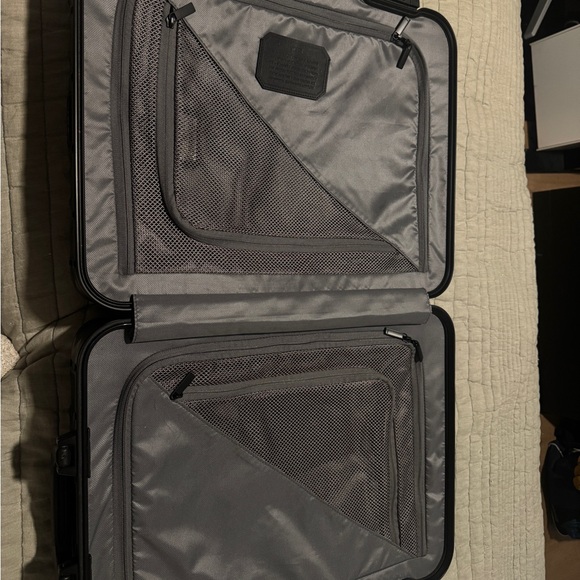 Black Hard Shell Suitcase - Picture 4 of 12